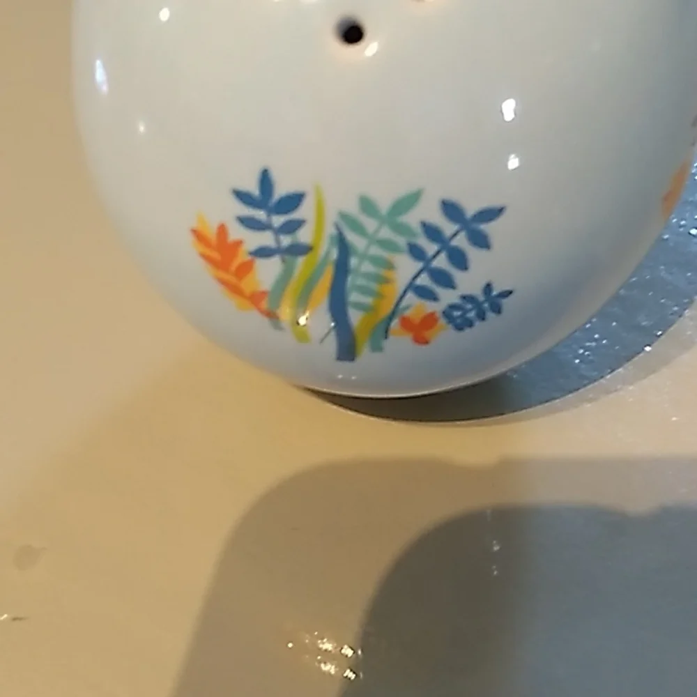 Porcelain potpourri diffuser. Excellent for linen closet. - Picture 6 of 7